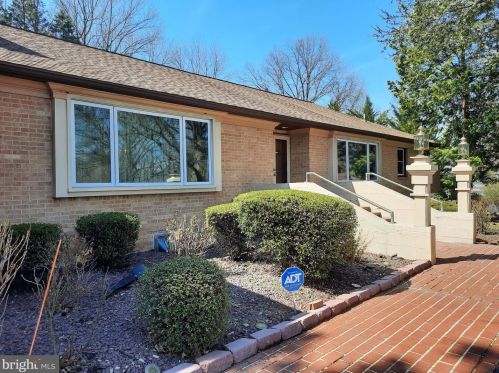 838 Kiehl Dr, Lemoyne PA  17043-1205 exterior