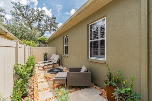 1827 Crooked Oak Ln, Lutz FL  33559-7407 exterior