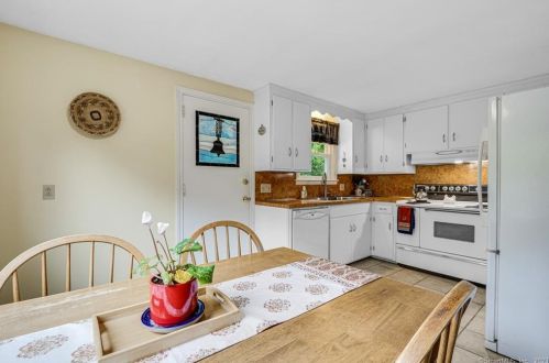 291 Newfield St, Middletown, CT 06457-6473