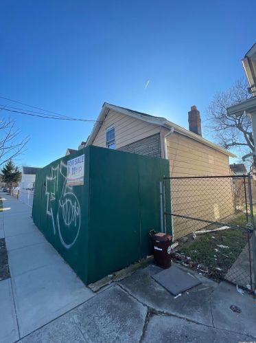 103-06 217th Ln, Jamaica NY  11429-1212 exterior