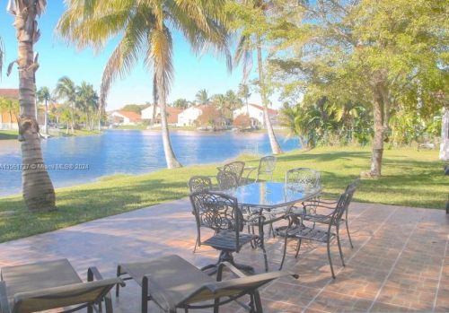 18430 11th St, Hollywood, FL 33029-3611