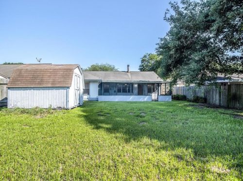 8222 Frst Pt Dr, Humble TX 77338-2121 exterior