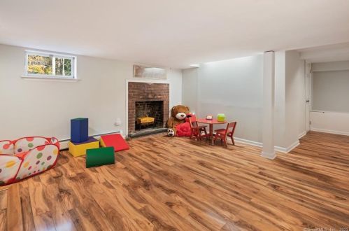 272 Old Grumman Hill Rd, Wilton CT  06897-4647 exterior