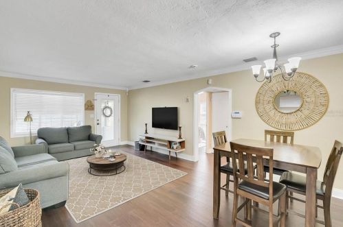 1006 Smith St, Orlando, FL 32804-5232