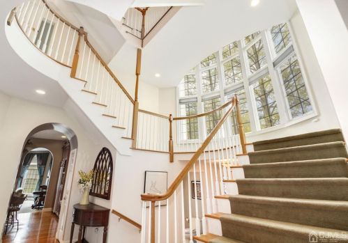 2 Winchester Dr, East Brunswick NJ  08816-3385 exterior