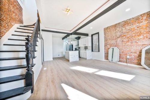 2004 44th St, North Bergen, NJ 07047-2627