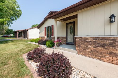 29632 Clover Ln, Waterford WI  53185-5004 exterior