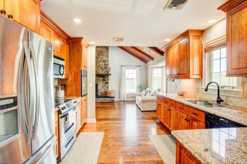 426 Buckhorn Dr, Belvidere NJ  07823-2707 exterior