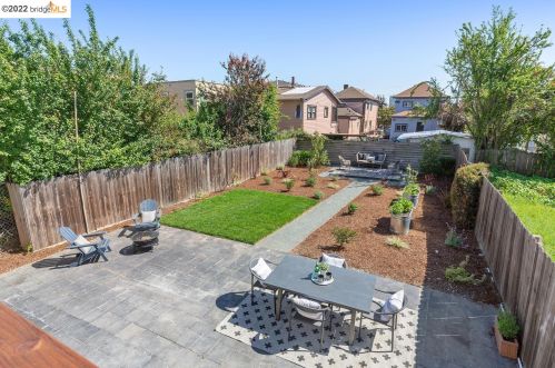 693 32 St, Oakland CA 94609-2932 exterior