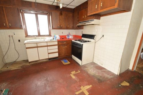 17 Clarence Ave, Little Falls NJ  07424-1084 exterior