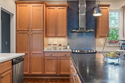 1465 Glen Oaks Ln, Thiensville WI  53092-2954 exterior