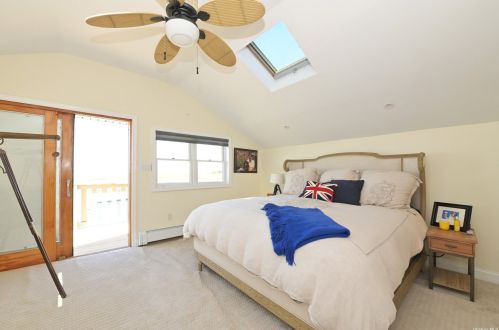 429 Cross Bay Blvd, Far Rockaway NY  11693-1056 exterior