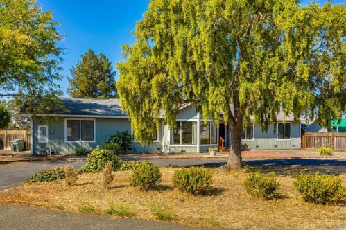 2294 Chester Dr, Penngrove, CA 94951-9529