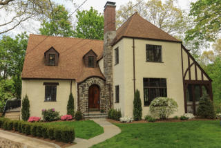 17 Overlook Ter, Larchmont, NY 10538-2215
