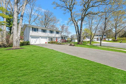 9 Roxbury Ct, Deer Park, NY 11729-1914