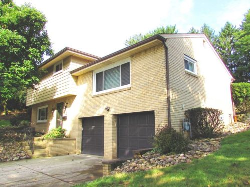 150 Lucille Dr, Pittsburgh, PA 15235-4535