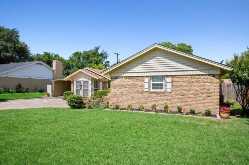 6908 Hallmark Dr, Fort Worth, TX 76134-3806