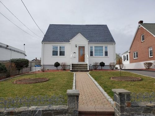1105 Huntington Rd, Stratford, CT 06614-2740