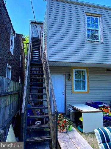 1216 Derry St, Harrisburg PA 17111-1141 exterior