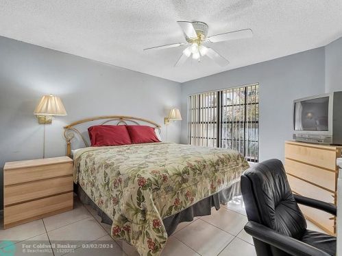 5293 Stonybrook Ln, Boynton Beach FL  33437-1616 exterior