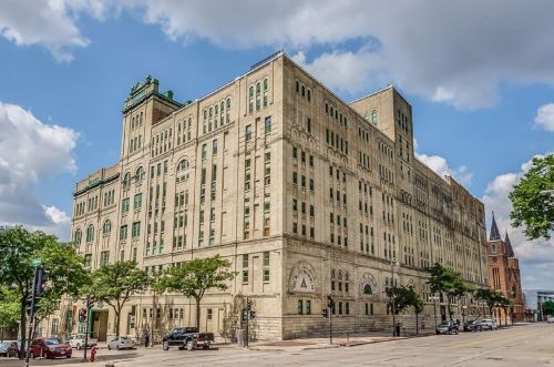 270 Highland Ave, Milwaukee WI  53202-6603 exterior