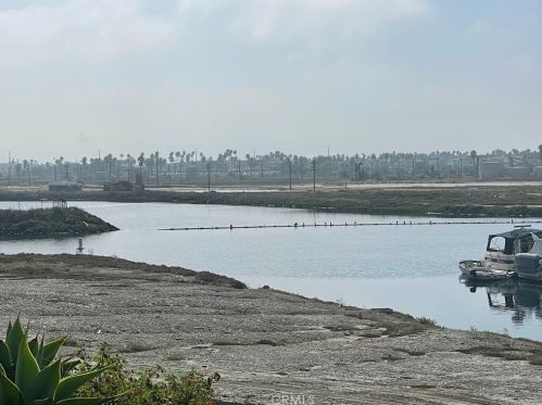 6265 Crystal Cove Dr, Long Beach CA  90803-2308 exterior