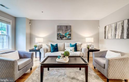 810 10th St, Washington, DC 20002-3736