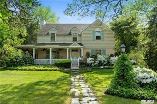 289 Lakeview Ave, Brightwaters, NY 11718-1935