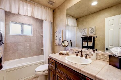 3367 Weatherford Ct, Simi Valley CA  93063-1328 exterior