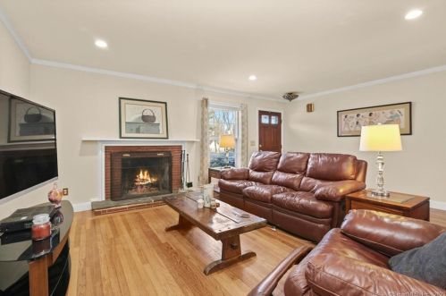 6 Blackberry Ln, Norwalk, CT 06850-1518