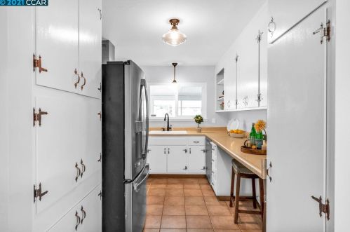 2630 Emma Dr, Pinole CA  94564-1321 exterior