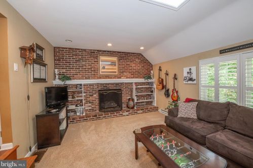 614 Westwind Dr, Berwyn PA  19312-1144 exterior