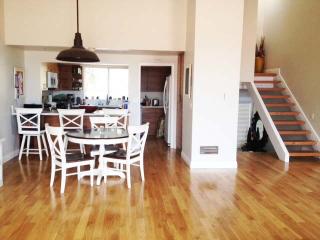 28214 Rey De Copas Ln, Malibu, CA 90265-4461