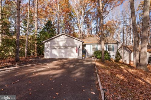 301 Fairway Dr, Locust Grove, VA 22508-5416