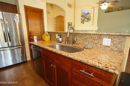 7212 Odyssey Way, Tucson, AZ 85743-8933