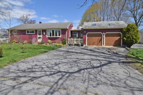 110 Montgomery St, Tiverton, RI 02878-2423
