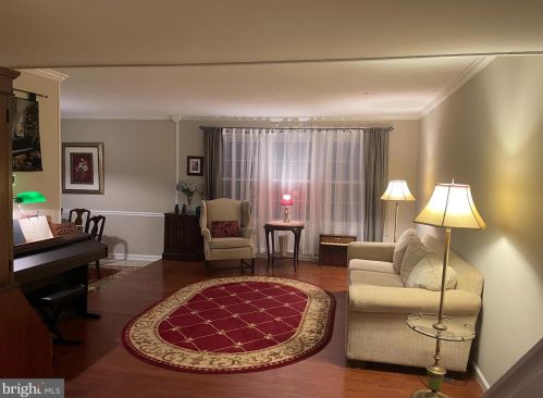 18 Seton Hill Ct, Southampton, PA 18966-2614