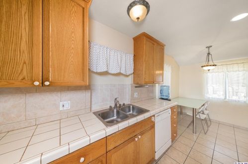 17536 Saticoy St, Van Nuys CA 91406-2333 exterior