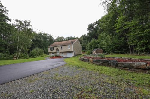 100 Mount Delight Rd, Deerfield NH  03037-1318 exterior