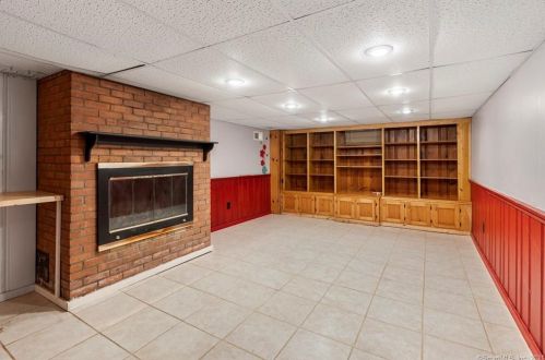 1 Barn Hill Rd, Bloomfield CT  06002-1218 exterior