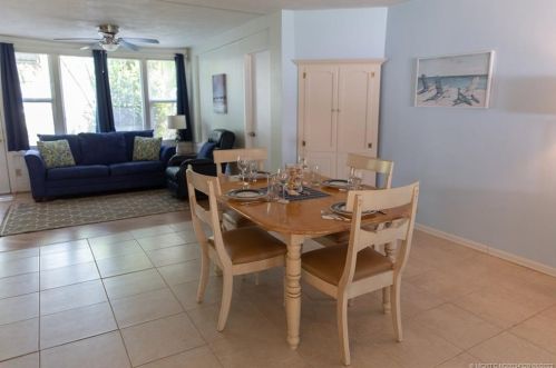 1656 28th Ave, Vero Beach FL  32960-3136 exterior