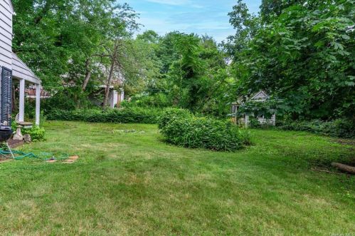 1093 Knollwood Rd, White Plains NY  10603-1100 exterior