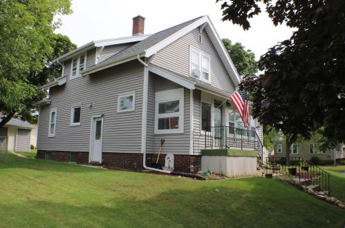 2402 Clark St, Manitowoc WI  54220-4438 exterior