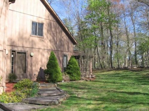 29 Brighton Rd, Waterbury, CT 06712-1431