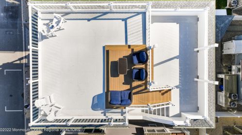 5 Fort Ave, Pelican Island NJ  08751-1512 exterior