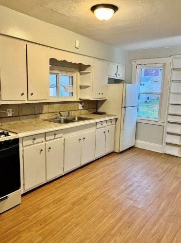 1015 Webster St, Hermitage, PA 16121-1229