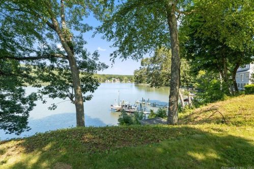 35 Oswegatchie Rd, Waterford, CT 06385-1115