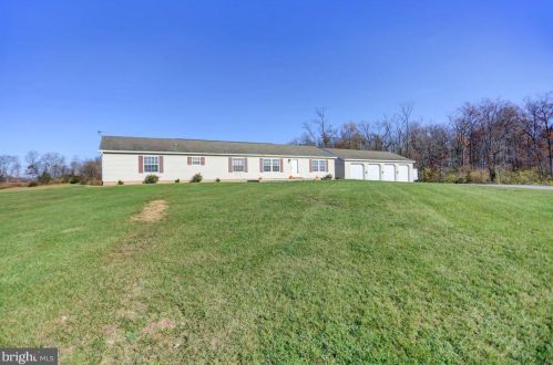 675 Oakville Rd, Lees Cross Roads, PA 17257-9739