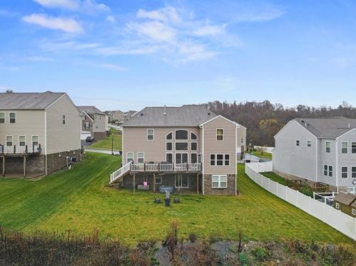 1350 Sandstone Dr, Mc Donald PA  15057-2592 exterior