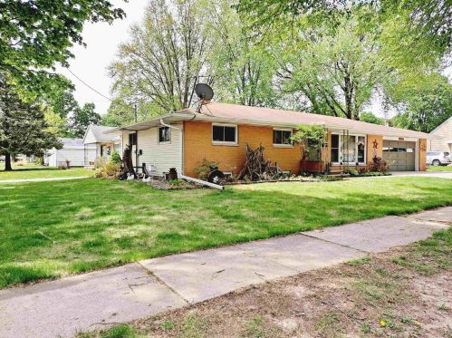 1241 Ridgedale Ct, Green Bay, WI 54304-2322